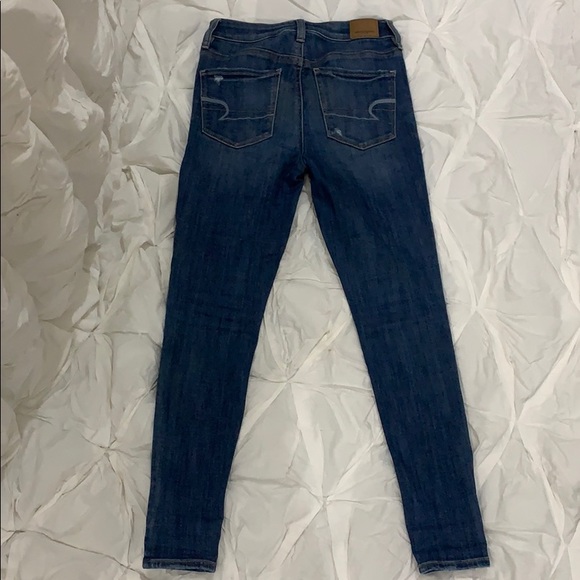 Distressed denim - Picture 5 of 7